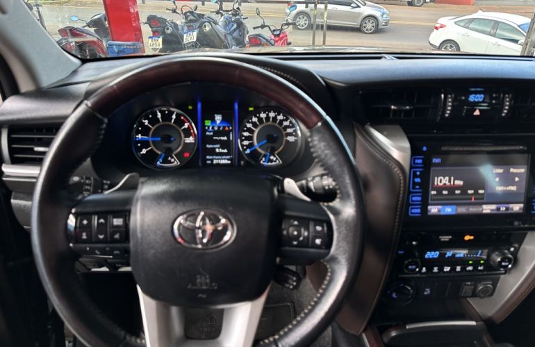 Toyota SW4 2.8 TDI SRX 7L 4x4 (Aut) - Foto #7