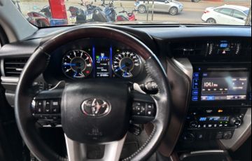 Toyota SW4 2.8 TDI SRX 7L 4x4 (Aut) - Foto #7