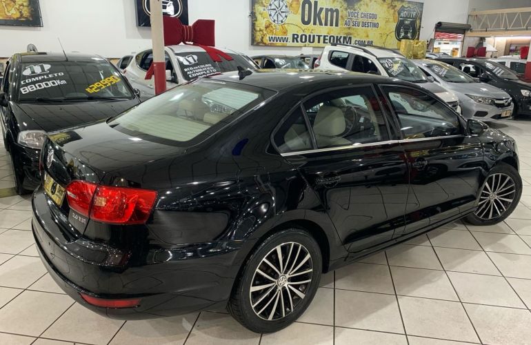 Volkswagen Jetta 2.0 TSi Highline 200cv - Foto #4