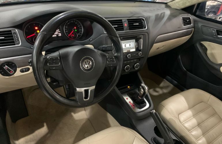 Volkswagen Jetta 2.0 TSi Highline 200cv - Foto #10