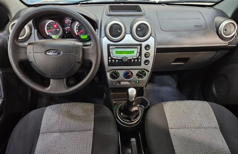Ford Fiesta 1.6 Rocam Sedan 8v - Foto #2
