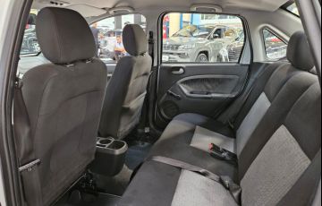 Ford Fiesta 1.6 Rocam Sedan 8v - Foto #8