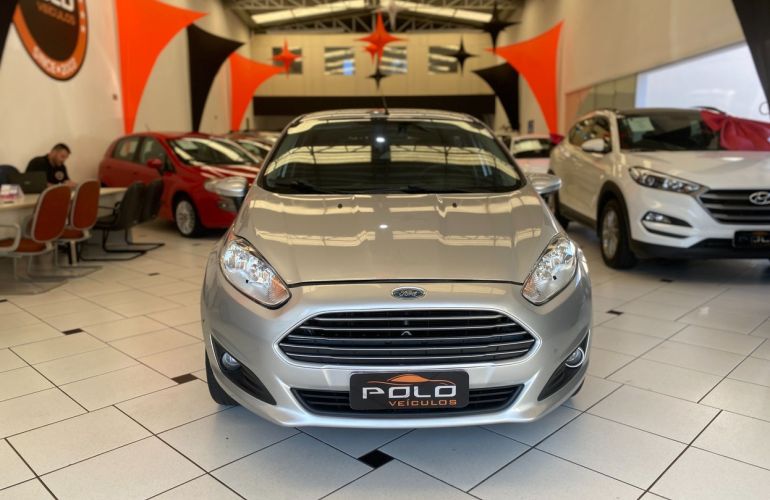 Ford Fiesta 1.6 SE Hatch 16v - Foto #1