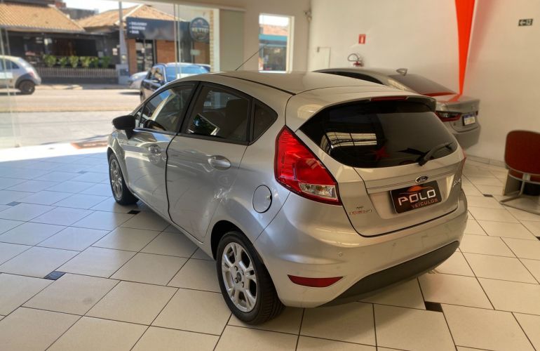 Ford Fiesta 1.6 SE Hatch 16v - Foto #4