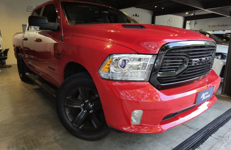 RAM Classic 5.7 V8 Laramie CD 4x4 - Foto #1