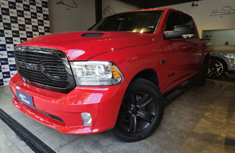 RAM Classic 5.7 V8 Laramie CD 4x4 - Foto #3
