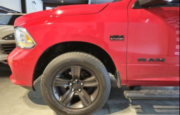 RAM Classic 5.7 V8 Laramie CD 4x4 - Foto #4