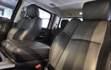 RAM Classic 5.7 V8 Laramie CD 4x4 - Foto #5