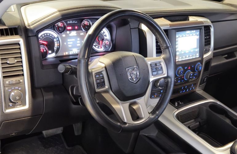 RAM Classic 5.7 V8 Laramie CD 4x4 - Foto #7