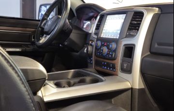 RAM Classic 5.7 V8 Laramie CD 4x4 - Foto #9