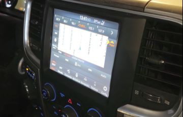 RAM Classic 5.7 V8 Laramie CD 4x4 - Foto #10