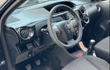 Toyota Etios 1.5 Xls Sedan 16v - Foto #8