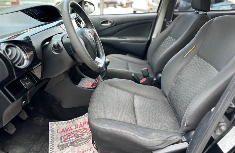Toyota Etios 1.5 Xls Sedan 16v - Foto #9
