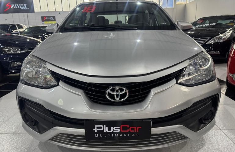 Toyota Etios 1.5 X Sedan 16v - Foto #2
