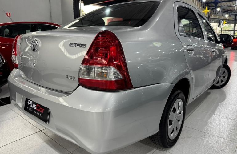 Toyota Etios 1.5 X Sedan 16v - Foto #3