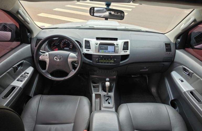 Toyota Hilux 3.0 TDI 4x4 CD SRV (Aut) - Foto #4