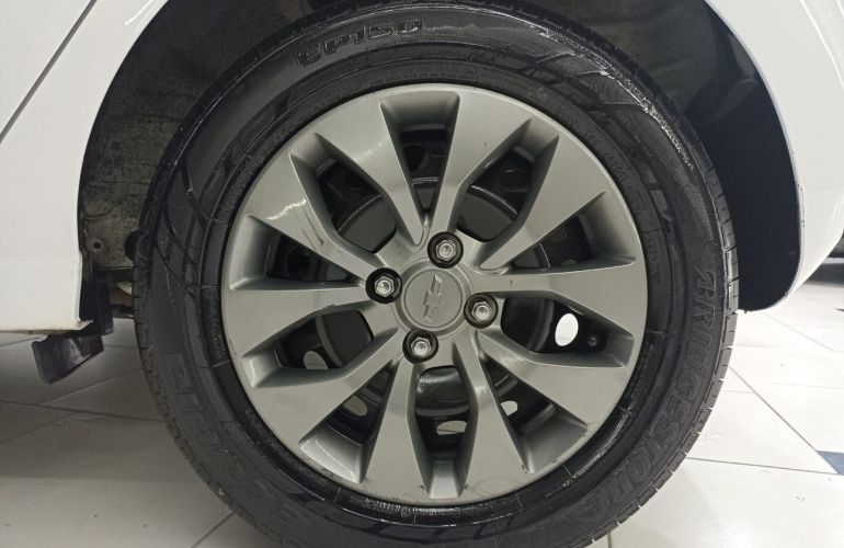 Chevrolet Onix 1.0 Joy Plus Black 8v - Foto #10