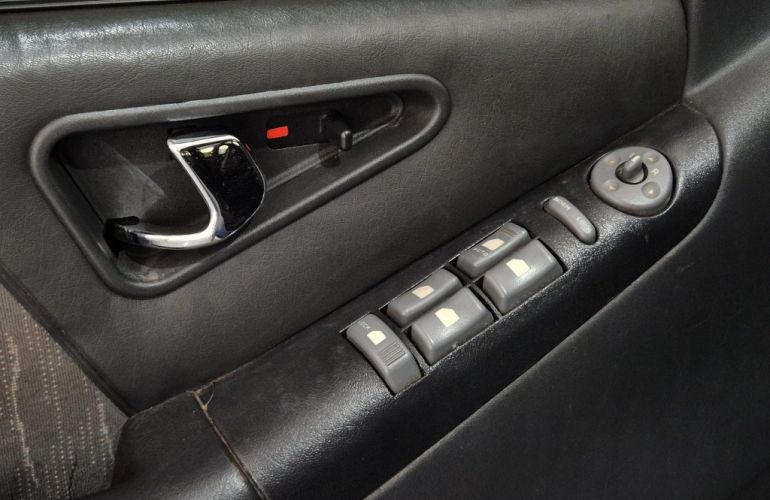 Chevrolet S10 DLX 4X2 2.8 Turbo (Cab Dupla) - Foto #10