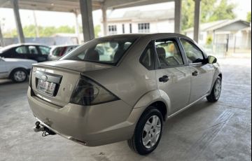 Ford Fiesta Sedan 1.0 - Foto #4