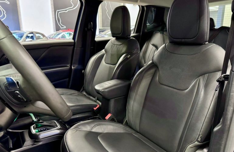 Jeep Renegade 1.3 T270 Turbo Longitude - Foto #10