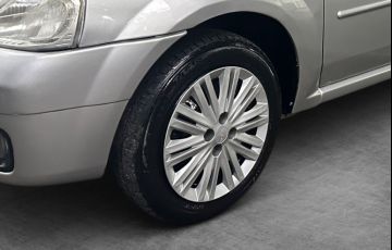 Renault Logan 1.6 Privilege 16v - Foto #2