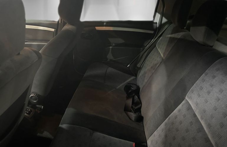 Renault Logan 1.6 Privilege 16v - Foto #10