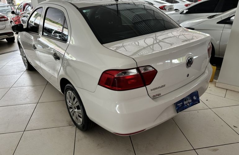 Volkswagen Voyage 1.0 MPI (Flex) - Foto #5