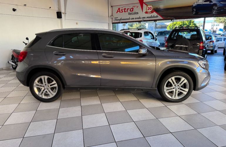 Mercedes-Benz GLA 200 Advance - Foto #2