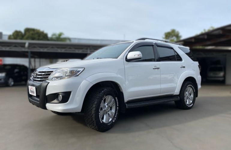 Toyota Hilux SW4 SRV 3.0 4X4 (7 Lugares) - Foto #1