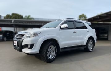 Toyota Hilux SW4 SRV 3.0 4X4 (7 Lugares)