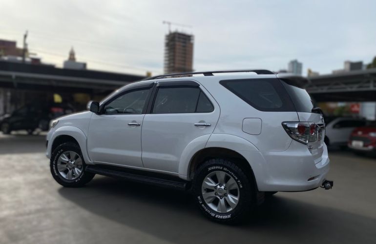 Toyota Hilux SW4 SRV 3.0 4X4 (7 Lugares) - Foto #2