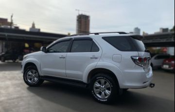 Toyota Hilux SW4 SRV 3.0 4X4 (7 Lugares) - Foto #2