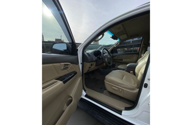 Toyota Hilux SW4 SRV 3.0 4X4 (7 Lugares) - Foto #5