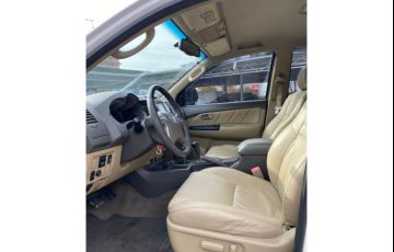 Toyota Hilux SW4 SRV 3.0 4X4 (7 Lugares) - Foto #6
