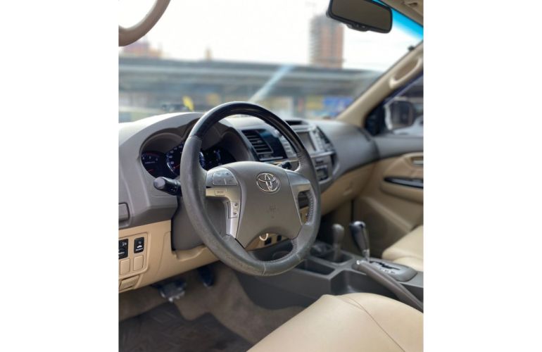 Toyota Hilux SW4 SRV 3.0 4X4 (7 Lugares) - Foto #8
