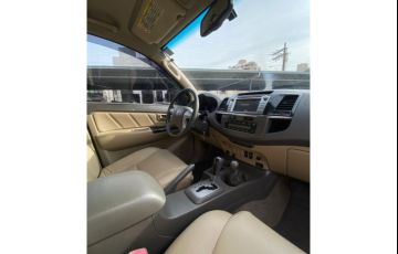 Toyota Hilux SW4 SRV 3.0 4X4 (7 Lugares) - Foto #9