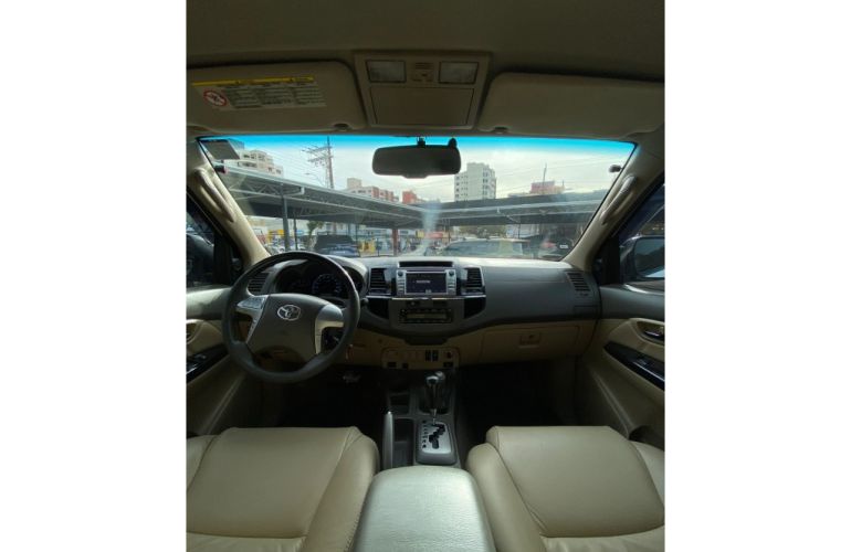 Toyota Hilux SW4 SRV 3.0 4X4 (7 Lugares) - Foto #10