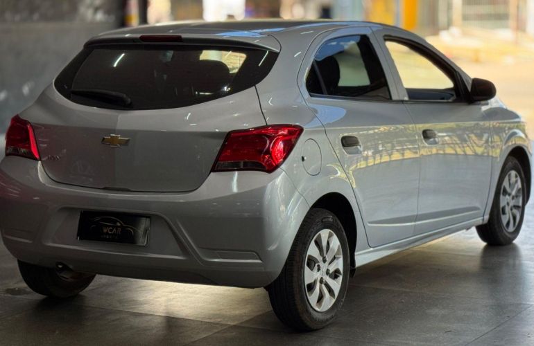 Chevrolet Onix 1.0 Joy 8V Flex 4p Manual - Foto #3