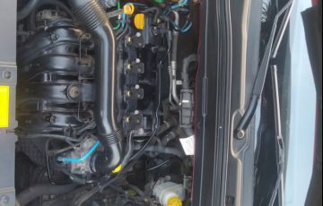 Jeep Renegade Sport 1.8 (Flex) - Foto #2