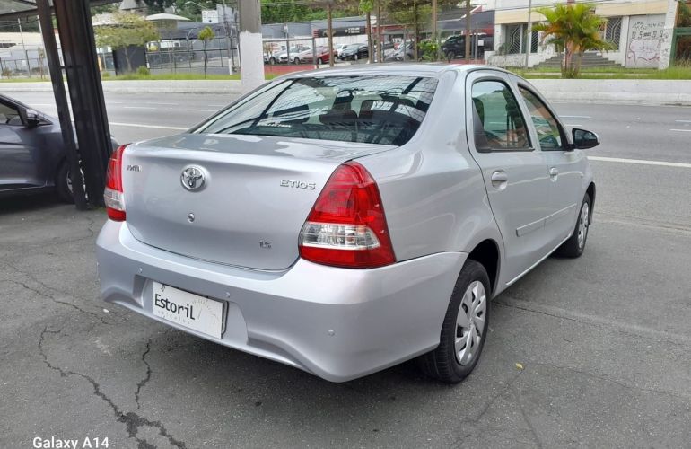 Toyota Etios 1.5 X Sedan 16v - Foto #4