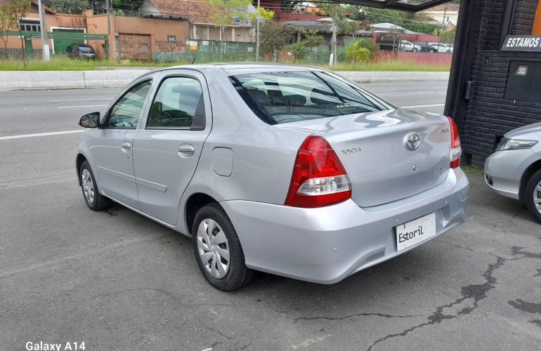 Toyota Etios 1.5 X Sedan 16v - Foto #6