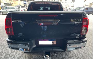 Toyota Hilux 2.8 D-4d Turbo CD Srv 4x4 - Foto #5