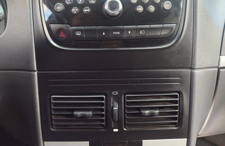 Fiat Idea Attractive 1.4 8V (Flex) - Foto #5