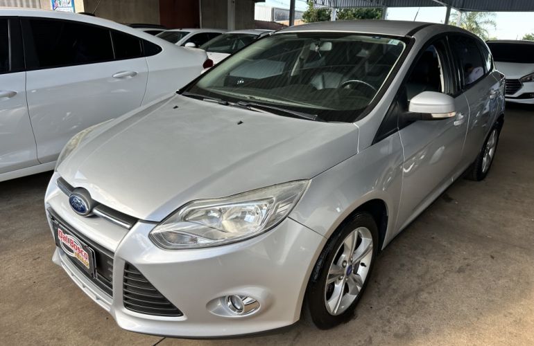 Ford Focus Hatch SE 1.6 16V TiVCT PowerShift - Foto #1