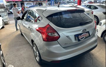 Ford Focus Hatch SE 1.6 16V TiVCT PowerShift - Foto #6