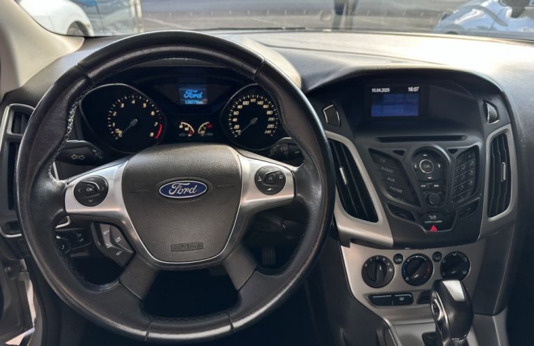 Ford Focus Hatch SE 1.6 16V TiVCT PowerShift - Foto #8