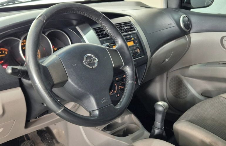 Nissan Livina SL 1.6 16V (flex) - Foto #6