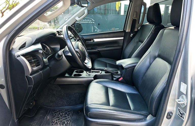 Toyota Hilux 2.8 D-4d Turbo CD Srx 4x4 - Foto #5