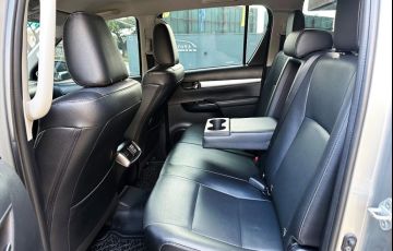 Toyota Hilux 2.8 D-4d Turbo CD Srx 4x4 - Foto #8