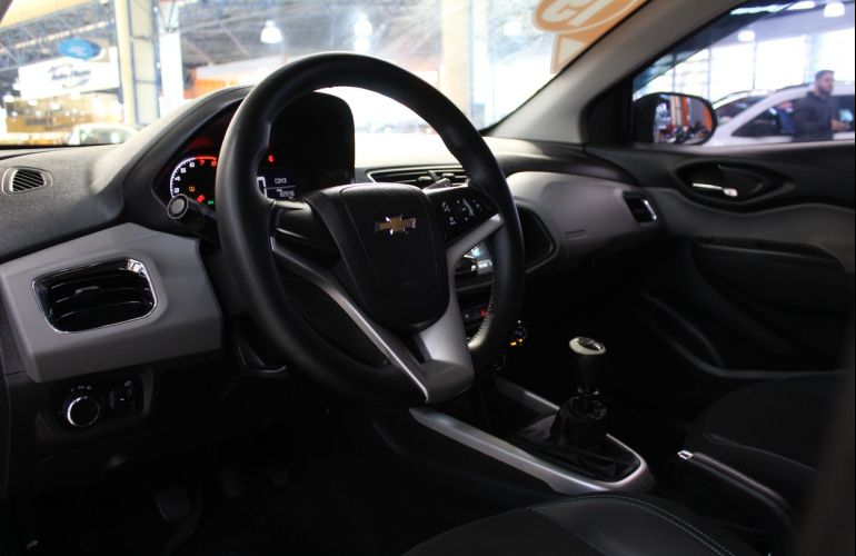 Chevrolet Onix 1.4 MPFi LT 8v - Foto #4